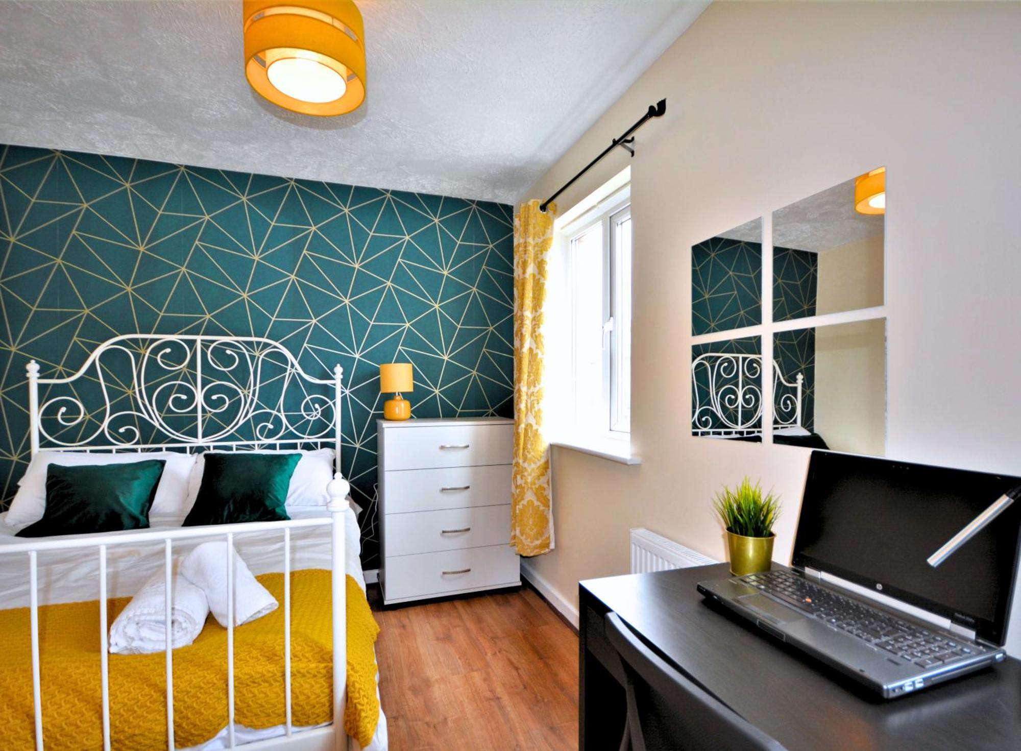 Manchester Townhouse By Bevolve - 4 Bedrooms - Free Parking Exterior photo